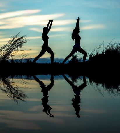 yoga-posture-santé-souplesse-romero-delphine-ostéopathe-douleur-urgence-ozoir-la-ferriere-dos-respiration-gainage-sport